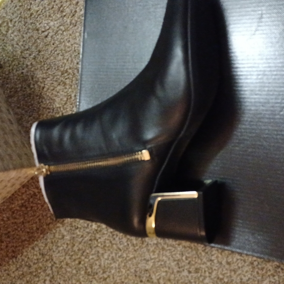 Boots - Picture 5 of 6